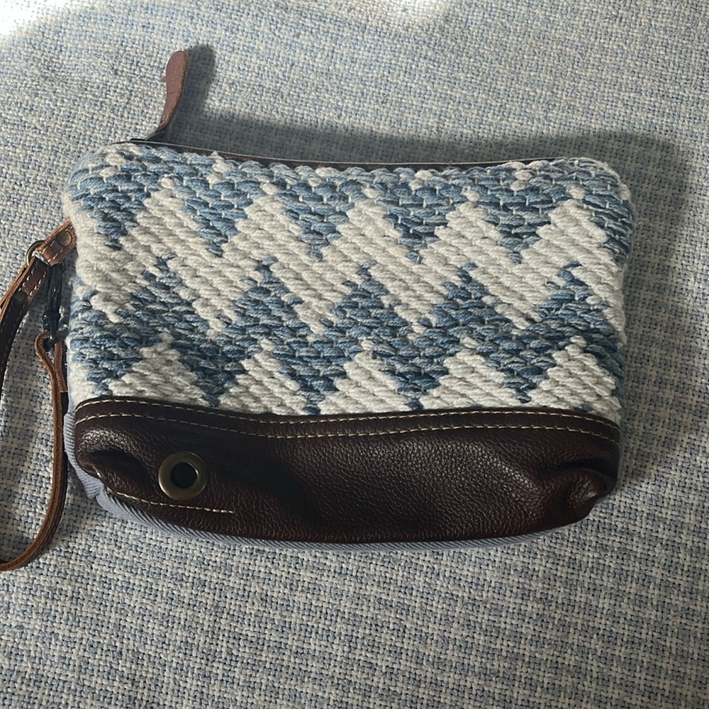 Myra Blue White Wristlet